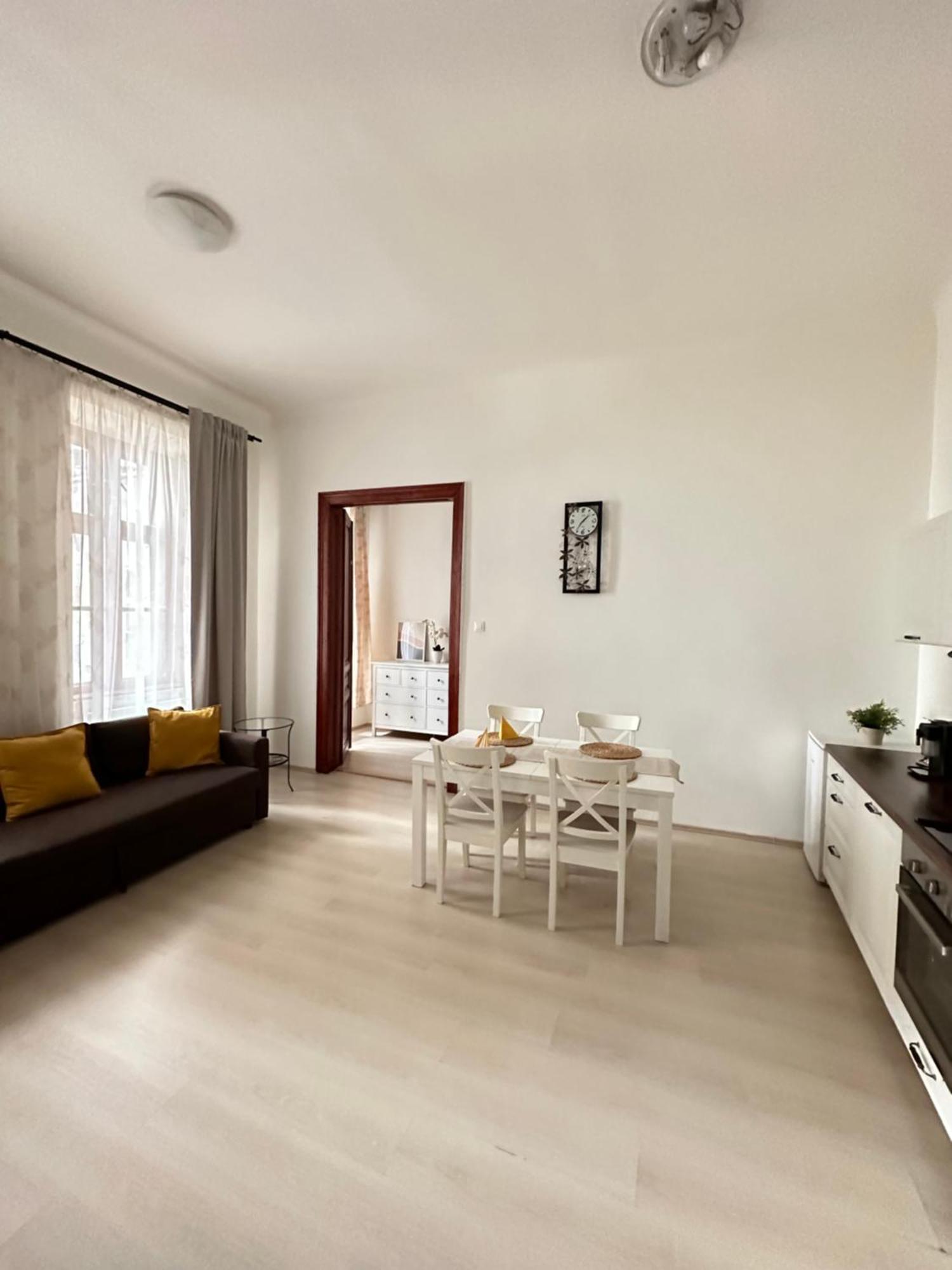 Apartment In Historical Part - Old Town Top Address Bratislava Esterno foto